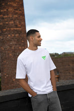 Cargar imagen en el visor de la galería, Camiseta Oversize Unisex BALANCE Blanca